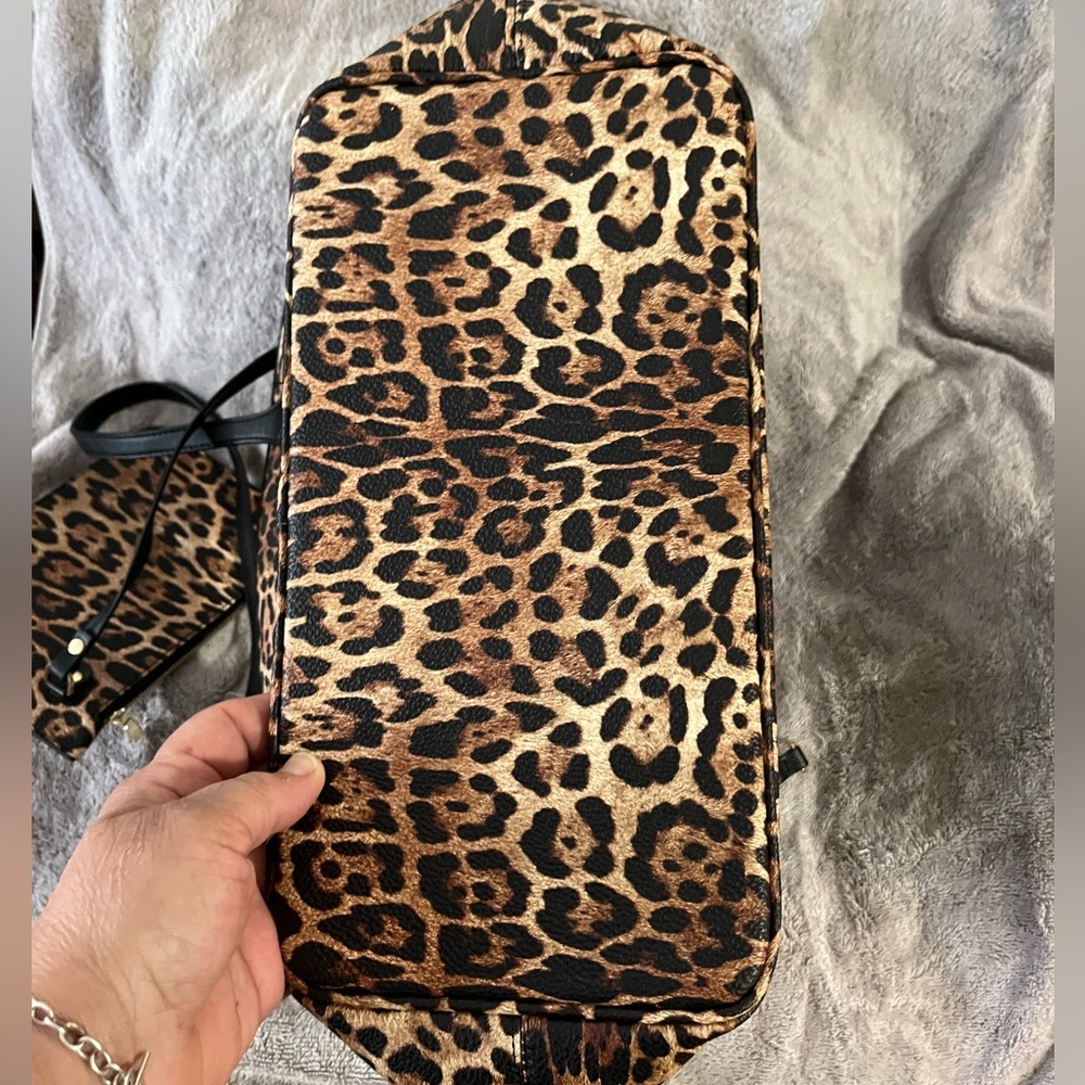 NWOT Daisy Rose Leopard Print Tote with Pouch - Picture 11 of 12